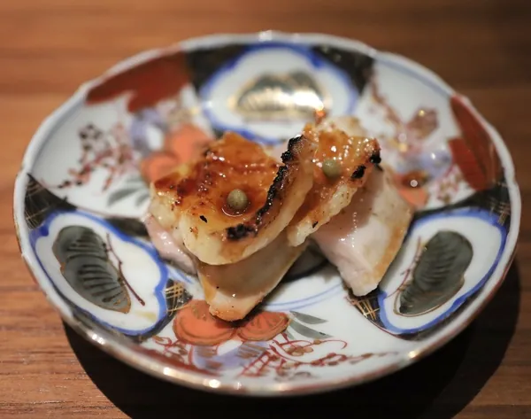 焼鳥umの鶏の刺身の盛り合わせ
