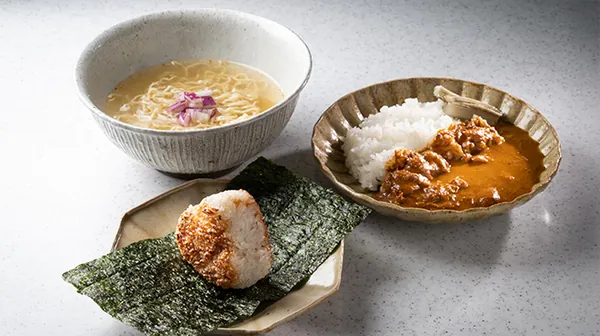 焼鳥umの〆の焼きおにぎり・カレー・鶏そば